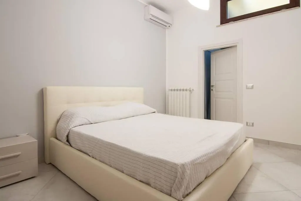 Hh Selection Emiro Villa Lascari