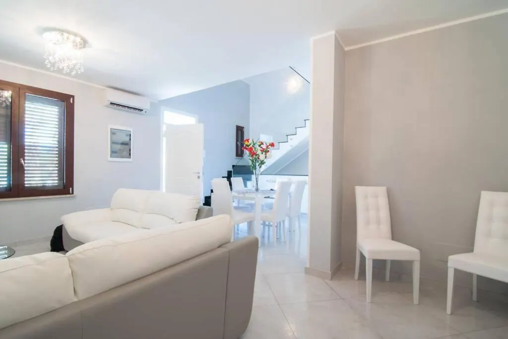 Hh Selection Emiro Villa Lascari