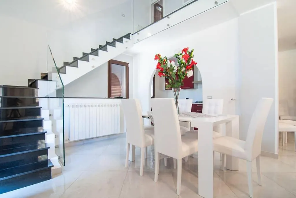 Hh Selection Emiro Villa Lascari 0*,  Italië