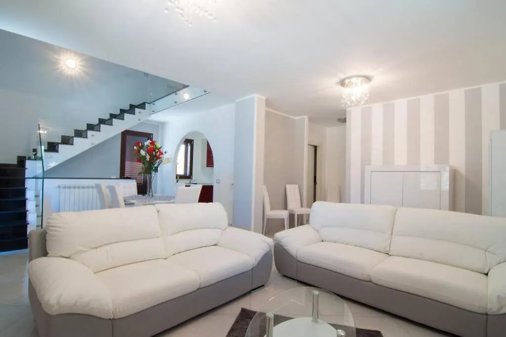 Hh Selection Emiro Villa Lascari